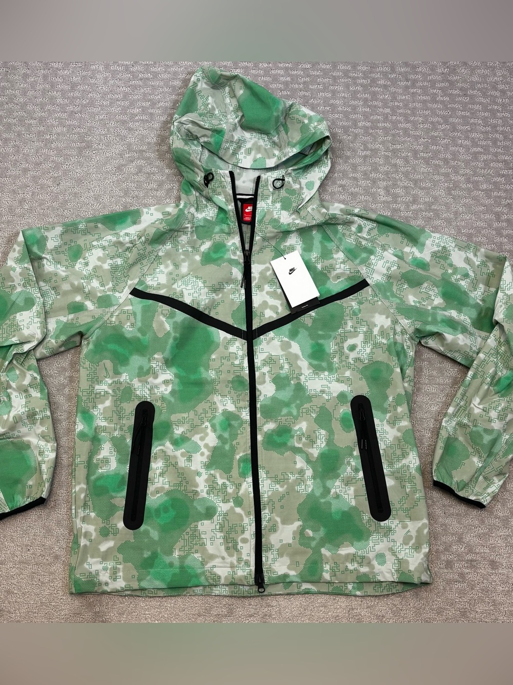 Nike Tech Woven Green Camo Full Zip Windrunner Jacket Sz Medium HV0979-034